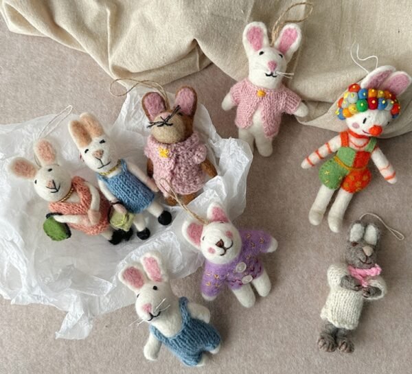 Felt bunny cuties