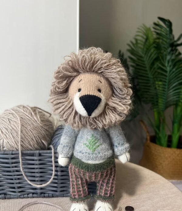 Hand-knitted lion dolls